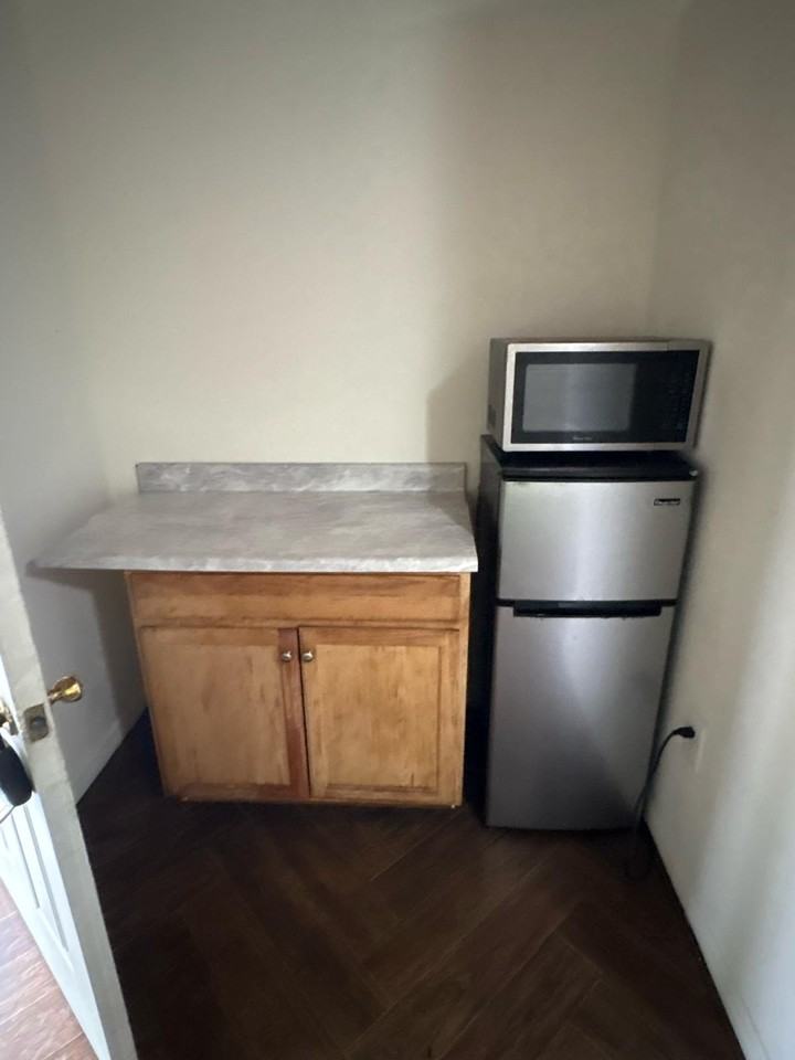 16502 Spring St - Photo 4 of 9