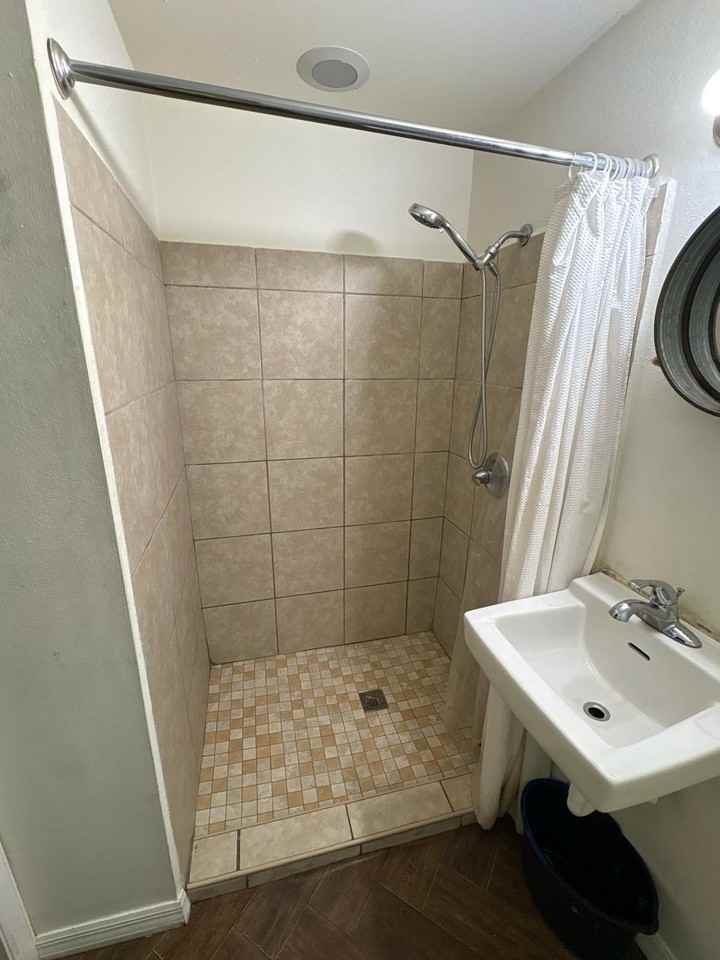 16502 Spring St - Photo 7 of 9