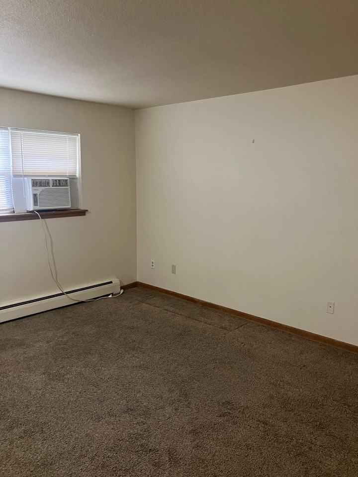 405 8th St Sw #3 - Photo 4 of 10