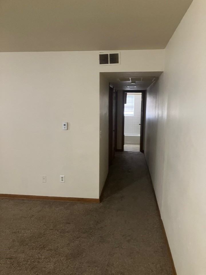 405 8th St Sw #3 - Photo 5 of 10