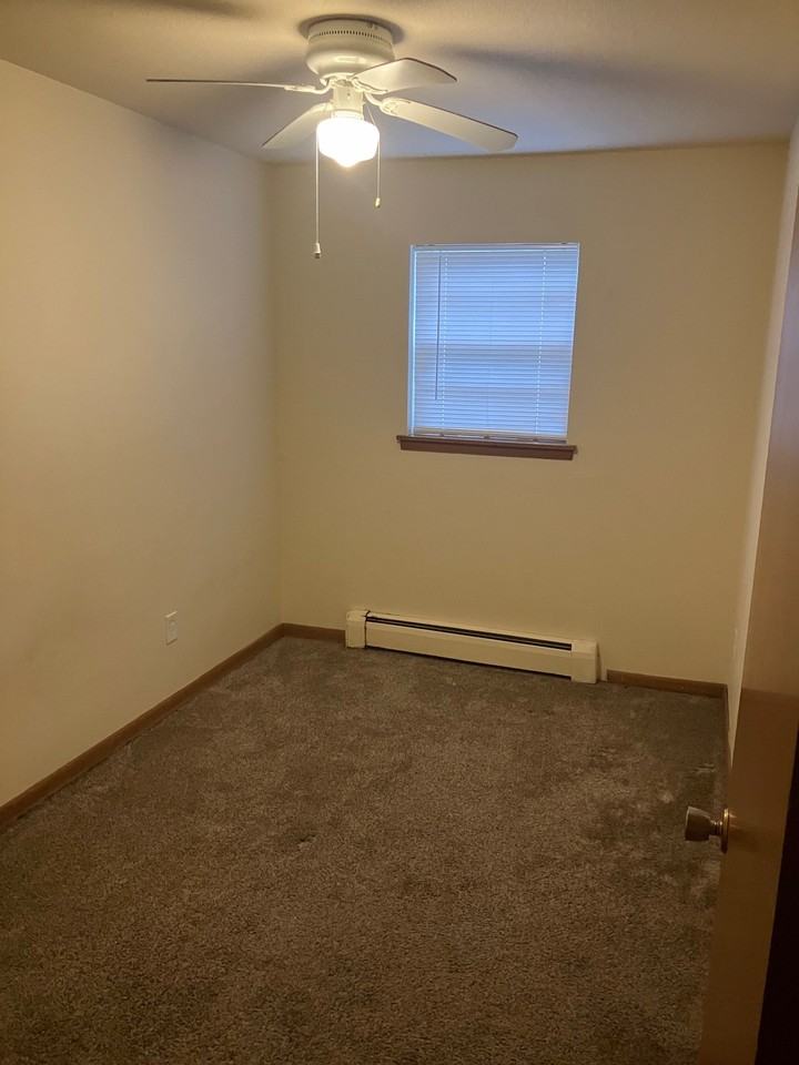 405 8th St Sw #3 - Photo 6 of 10