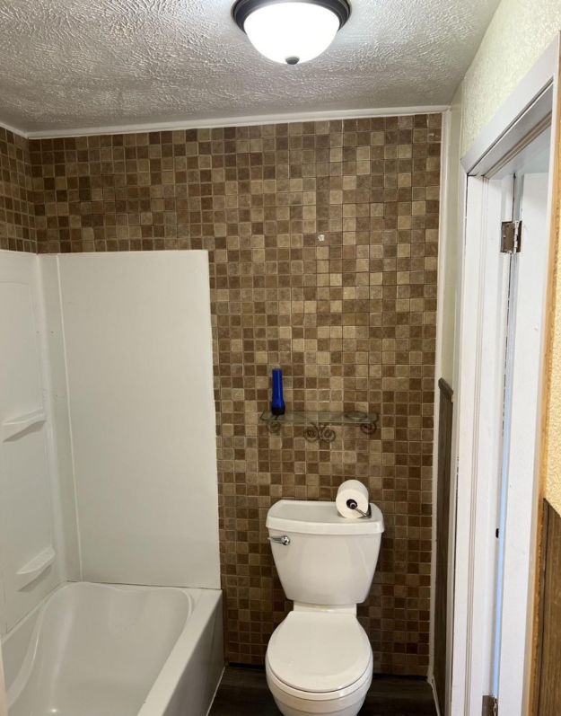 409 E Division St - Photo 6 of 8