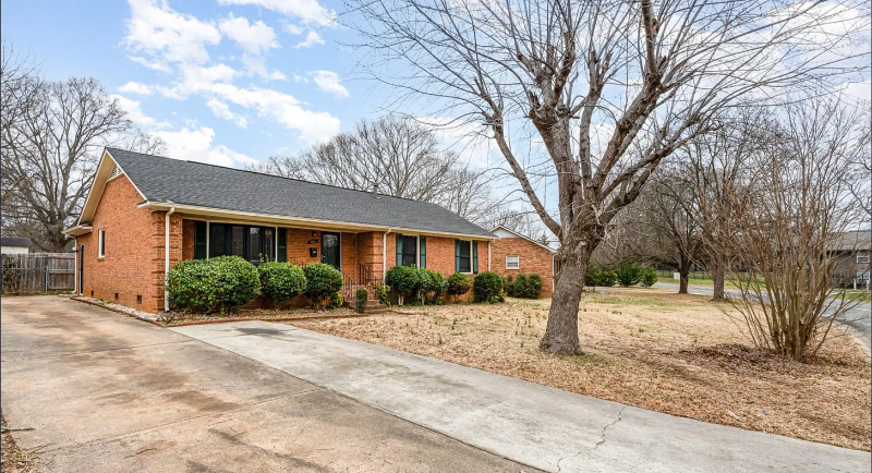 4815 Carriage Drive Cir - Photo 2 of 13
