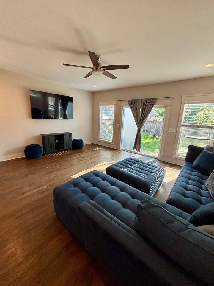 705 29th Ave N - Photo 3 of 18