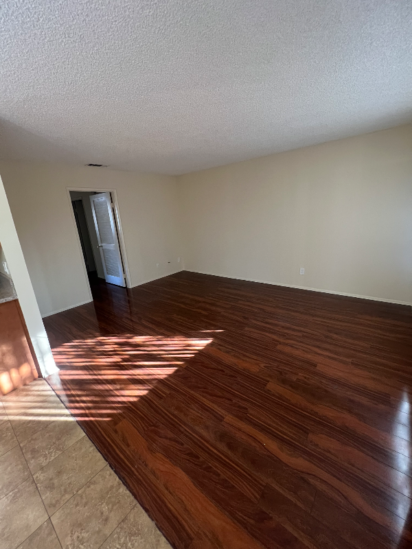223 E Acacia Ave #14 - Photo 5 of 10