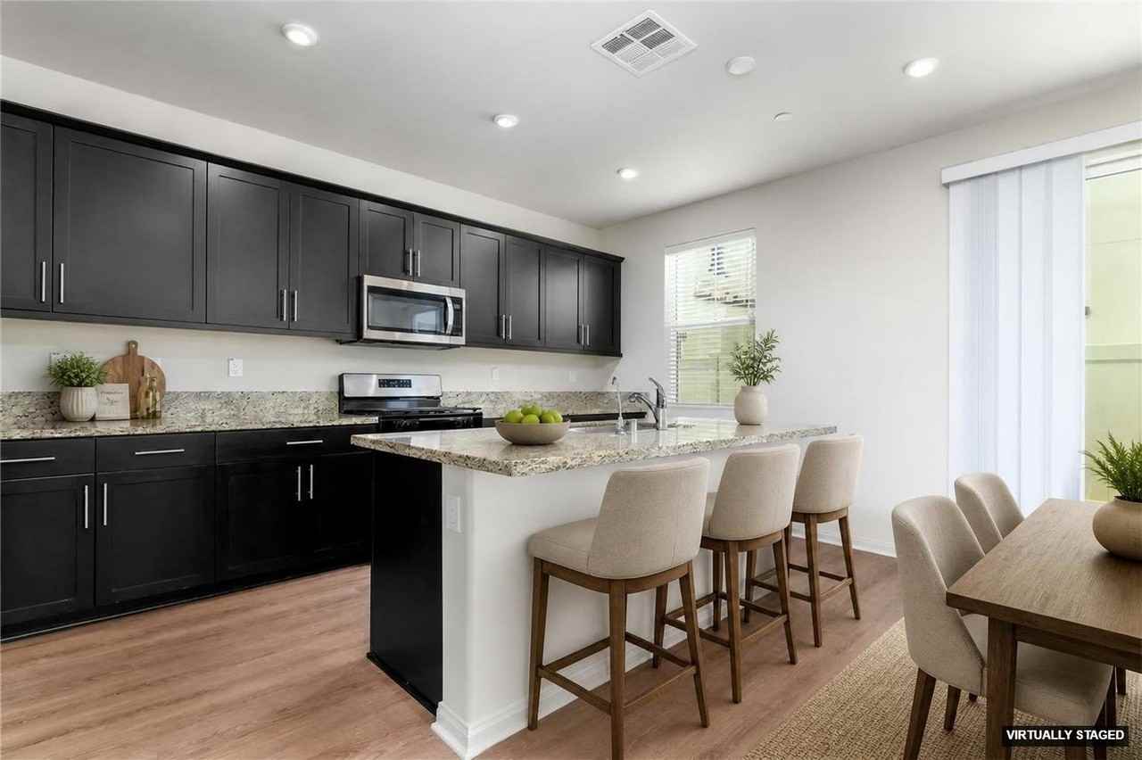 26549 Brightstone Dr - Photo 3 of 39
