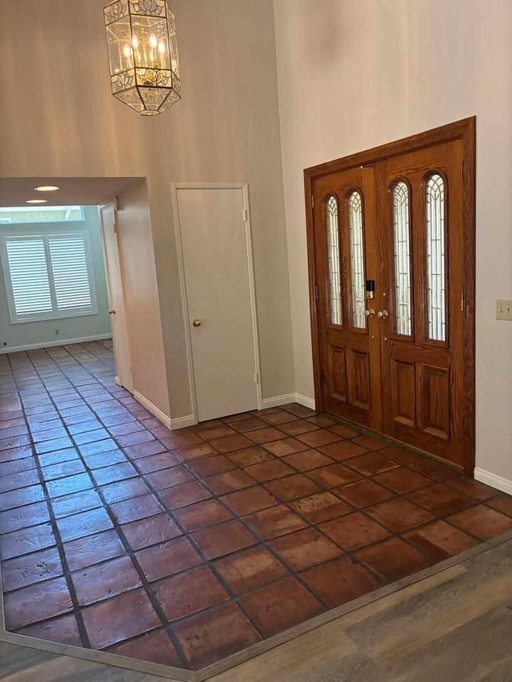 157 N Linden Dr - Photo 3 of 46