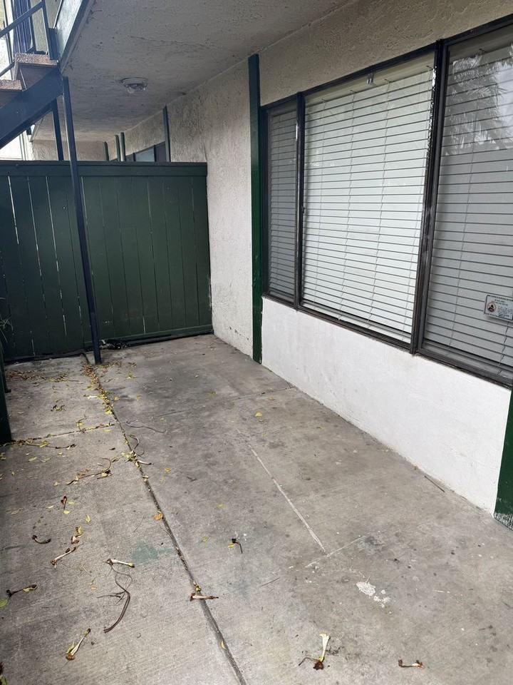 1735 E Washington St #E11 - Photo 2 of 13
