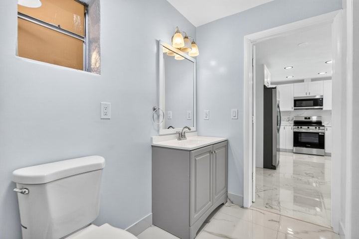 1531 Northeast 33rd Street - Photo 2 of 8