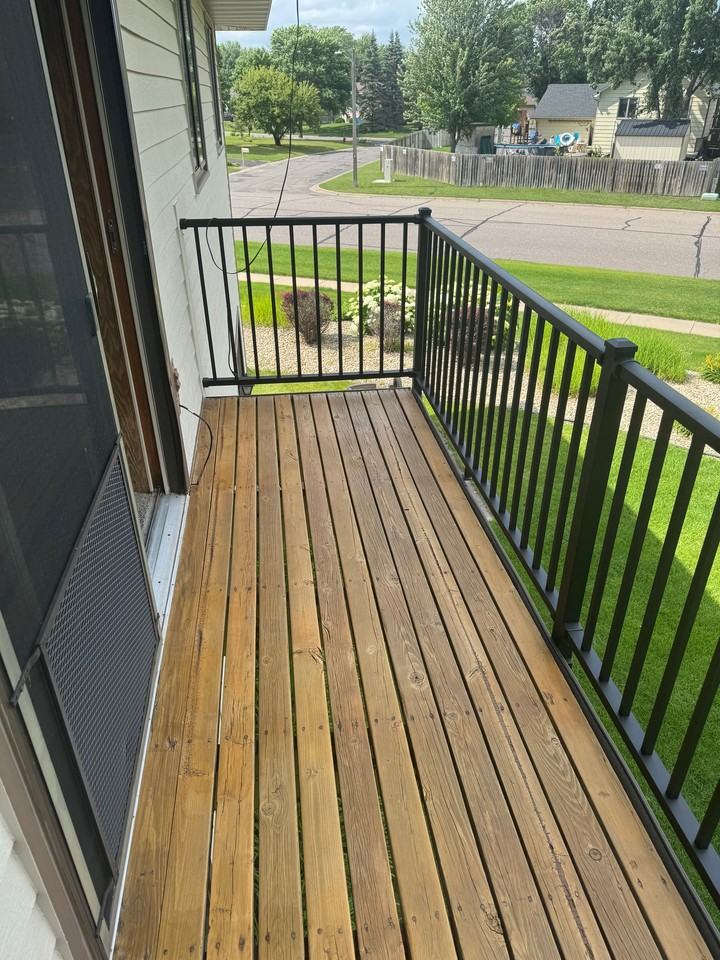 11139 Edgewood Cir N - Photo 2 of 20