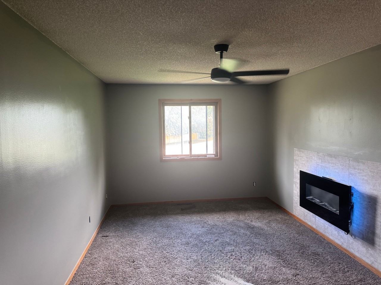 11139 Edgewood Cir N - Photo 4 of 20