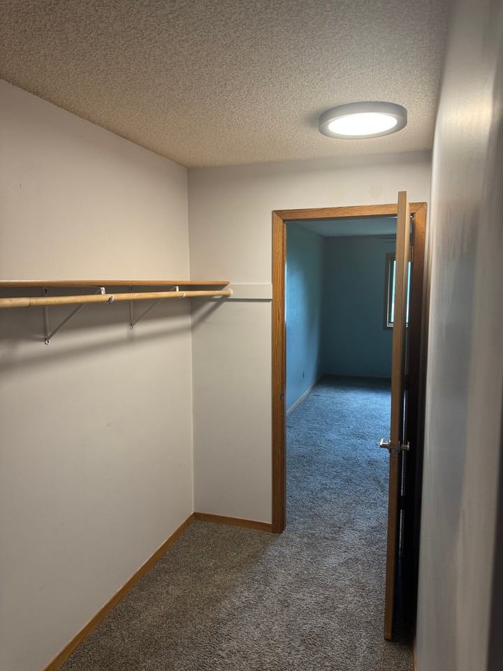 11139 Edgewood Cir N - Photo 7 of 20