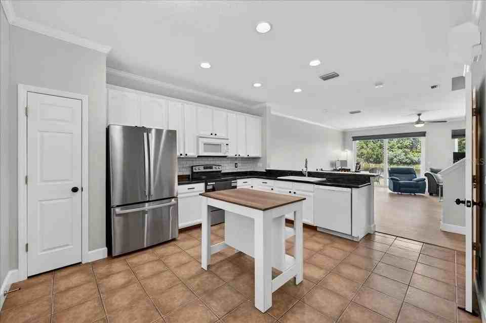 11607 Colony Lake Dr - Photo 3 of 14