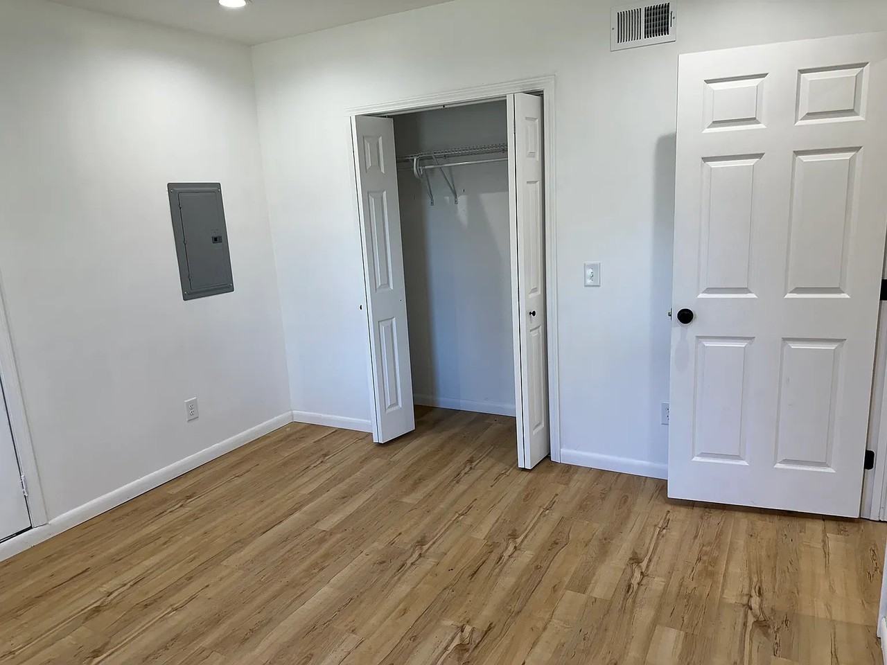 403 Wilson Ave #2 - Photo 3 of 9