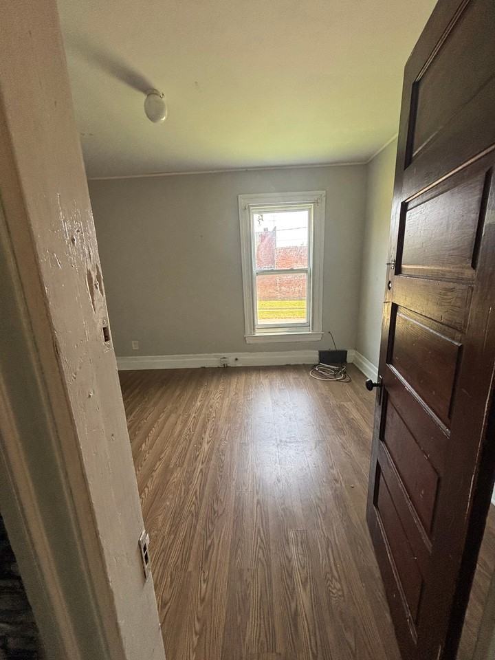 1224 Niagara St #2 - Photo 4 of 9