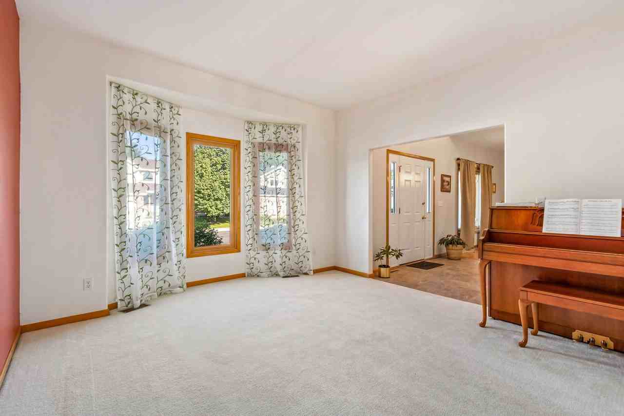3761 Bromley Dr - Photo 7 of 20