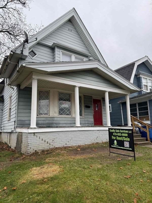 705 Clark St - Photo 5 of 11