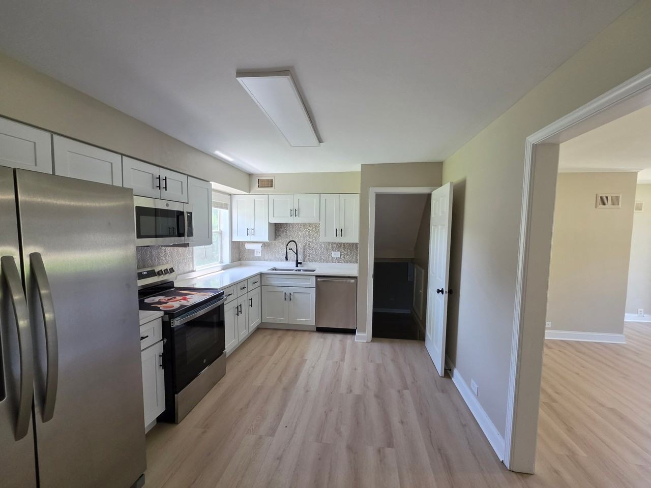 403 S Elizabeth St - Photo 2 of 7