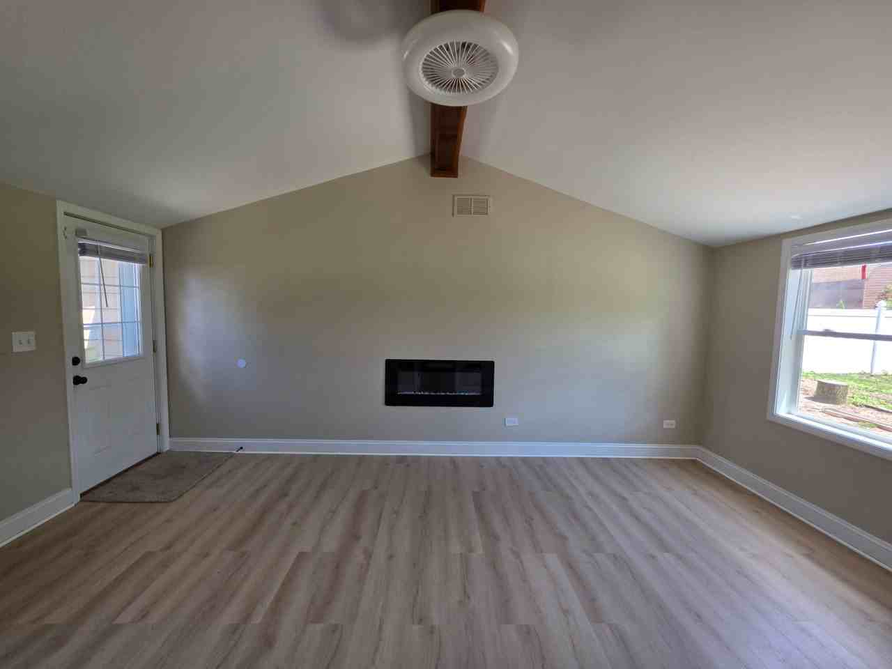 403 S Elizabeth St - Photo 3 of 7