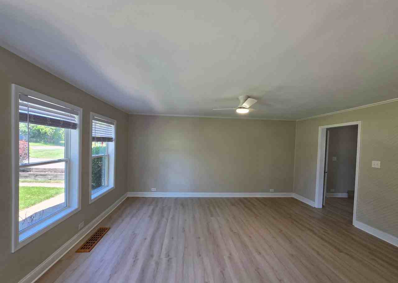 403 S Elizabeth St - Photo 4 of 7