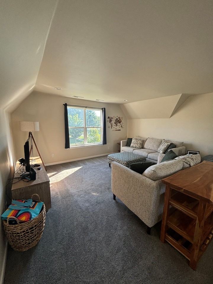 623 N Maple Ave - Photo 2 of 17