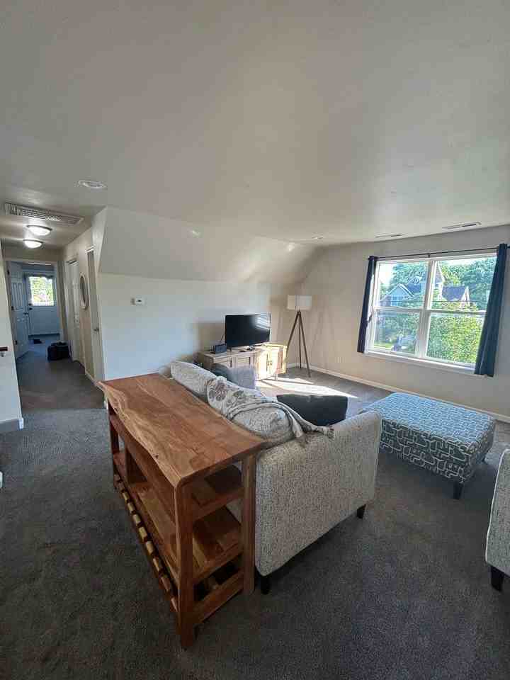 623 N Maple Ave - Photo 3 of 17