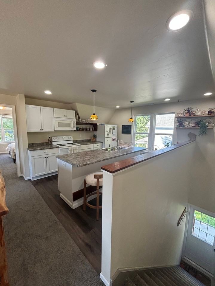 623 N Maple Ave - Photo 4 of 17