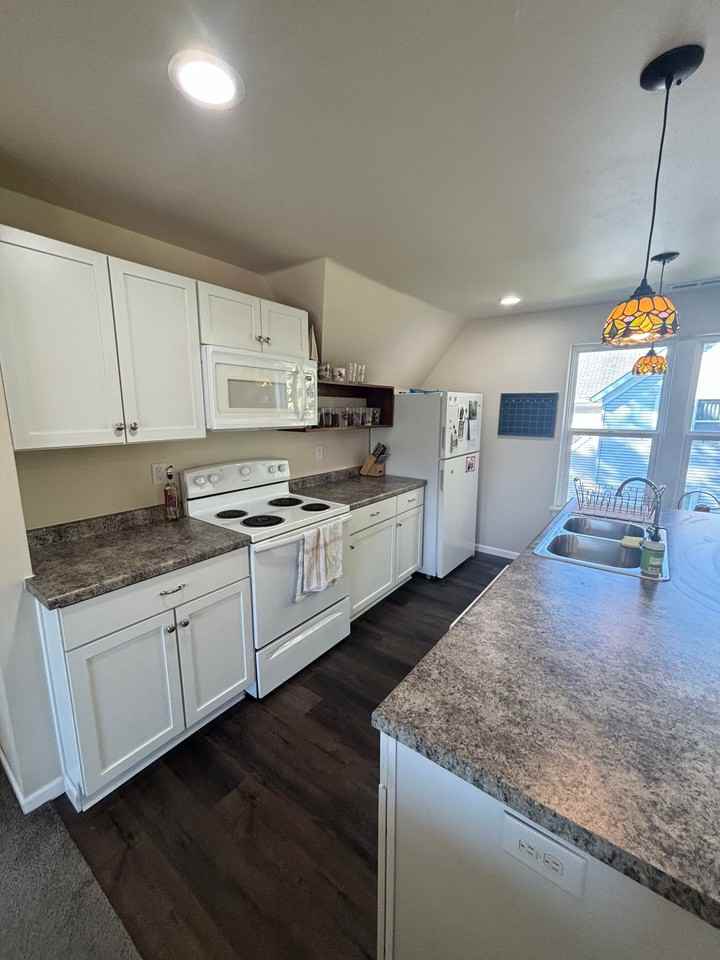 623 N Maple Ave - Photo 5 of 17