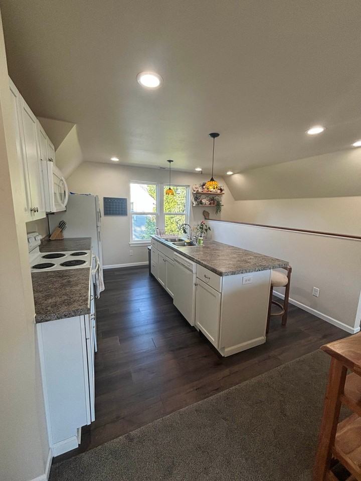 623 N Maple Ave - Photo 6 of 17