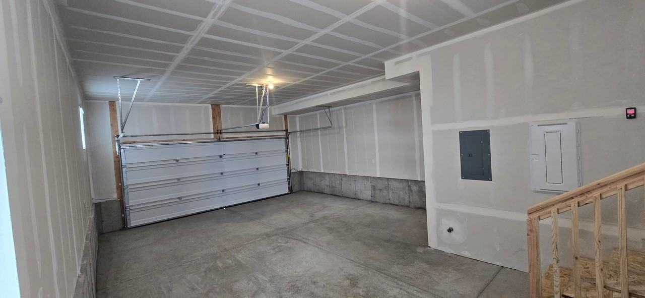 684 W Empress St - Photo 3 of 19