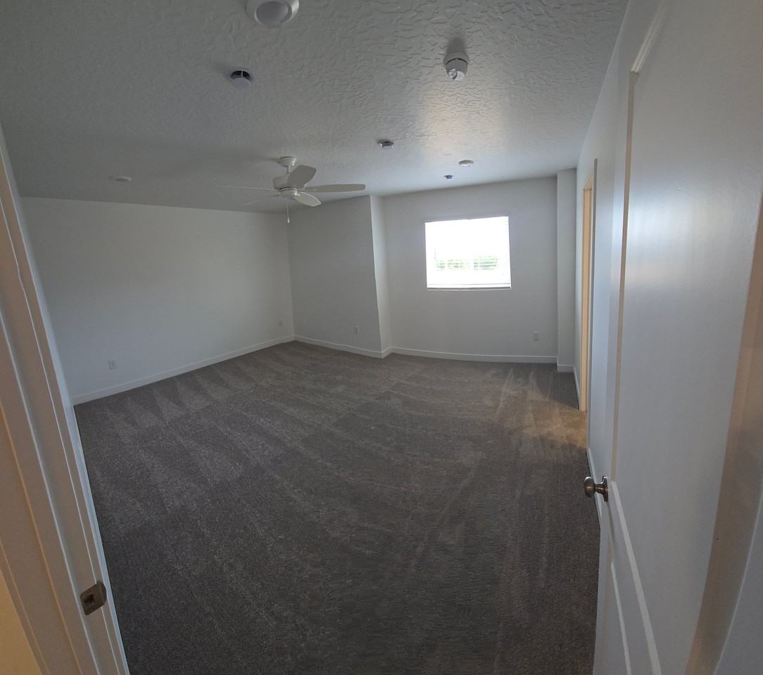 684 W Empress St - Photo 7 of 19