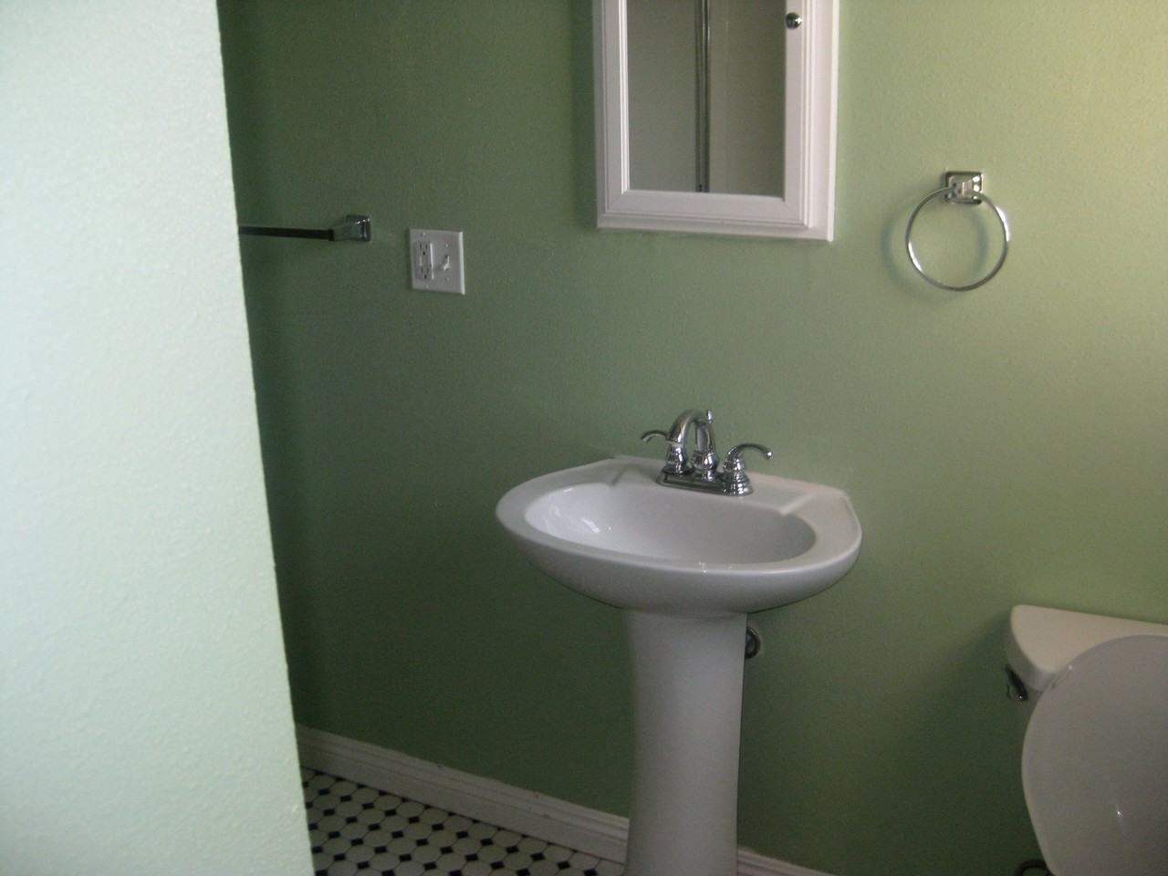 445 S Central Ave #203 - Photo 5 of 7