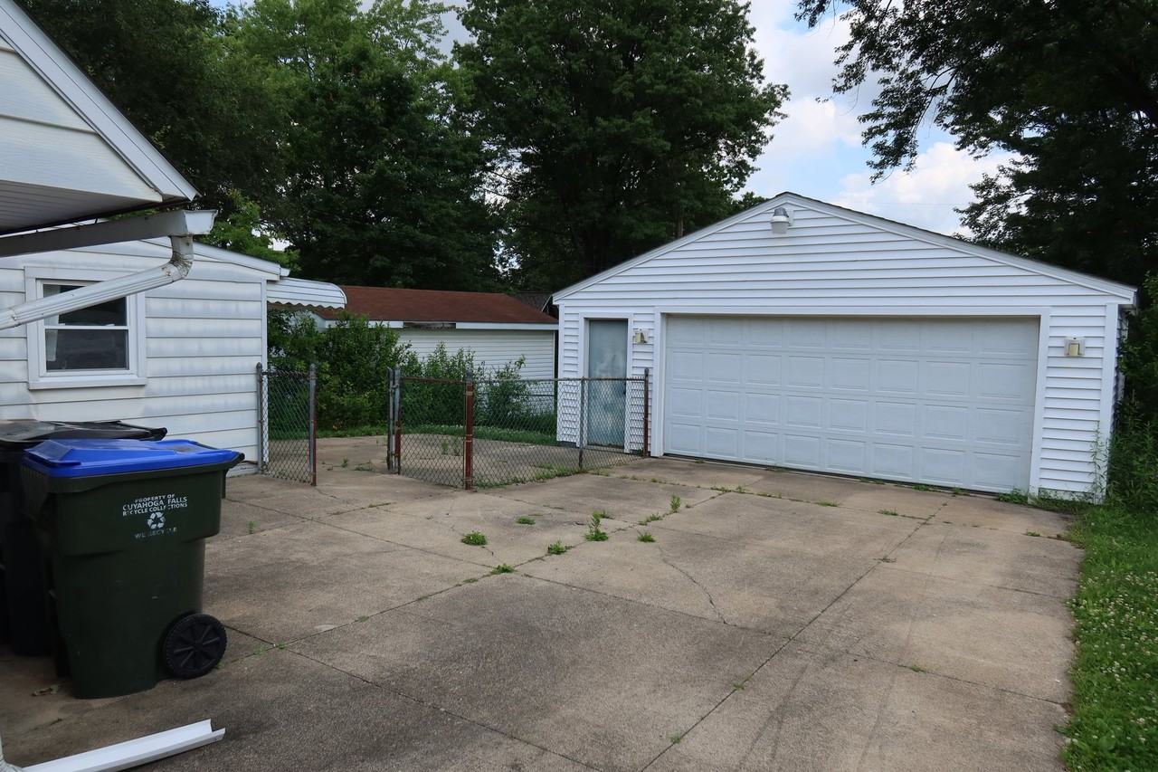 1637 Hanover St - Photo 2 of 20