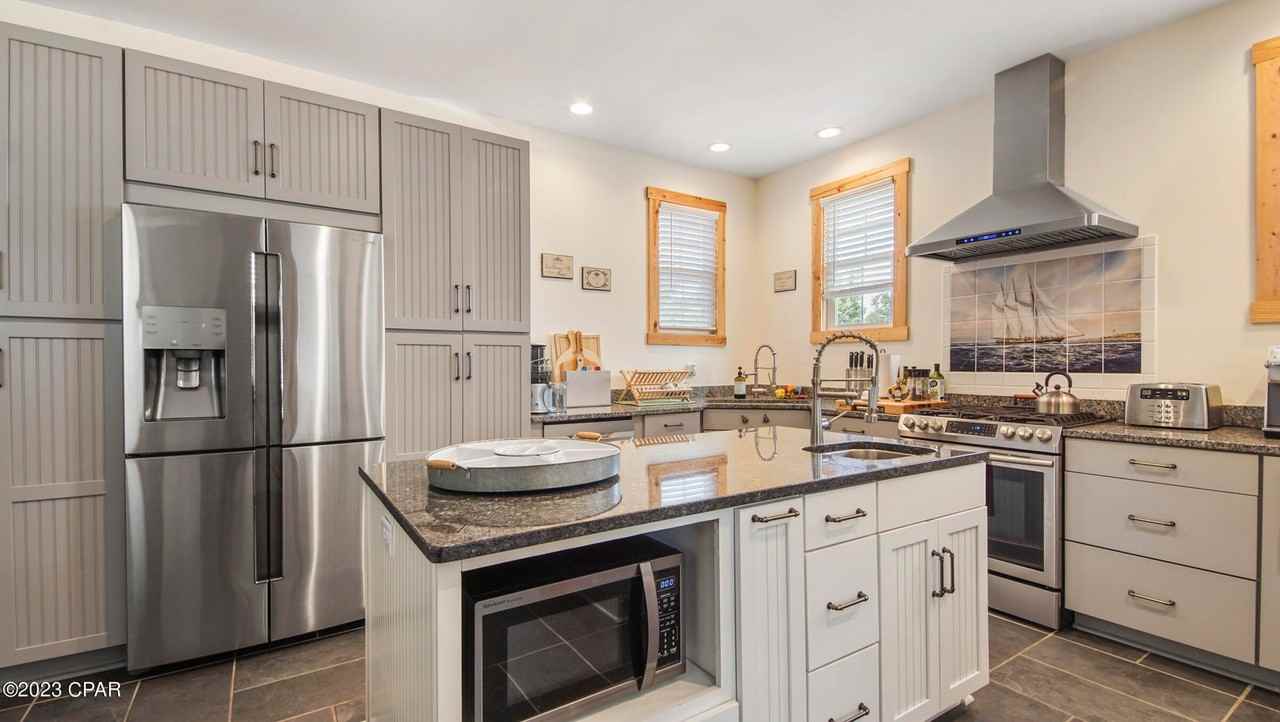 930 Grace Ave - Photo 3 of 22