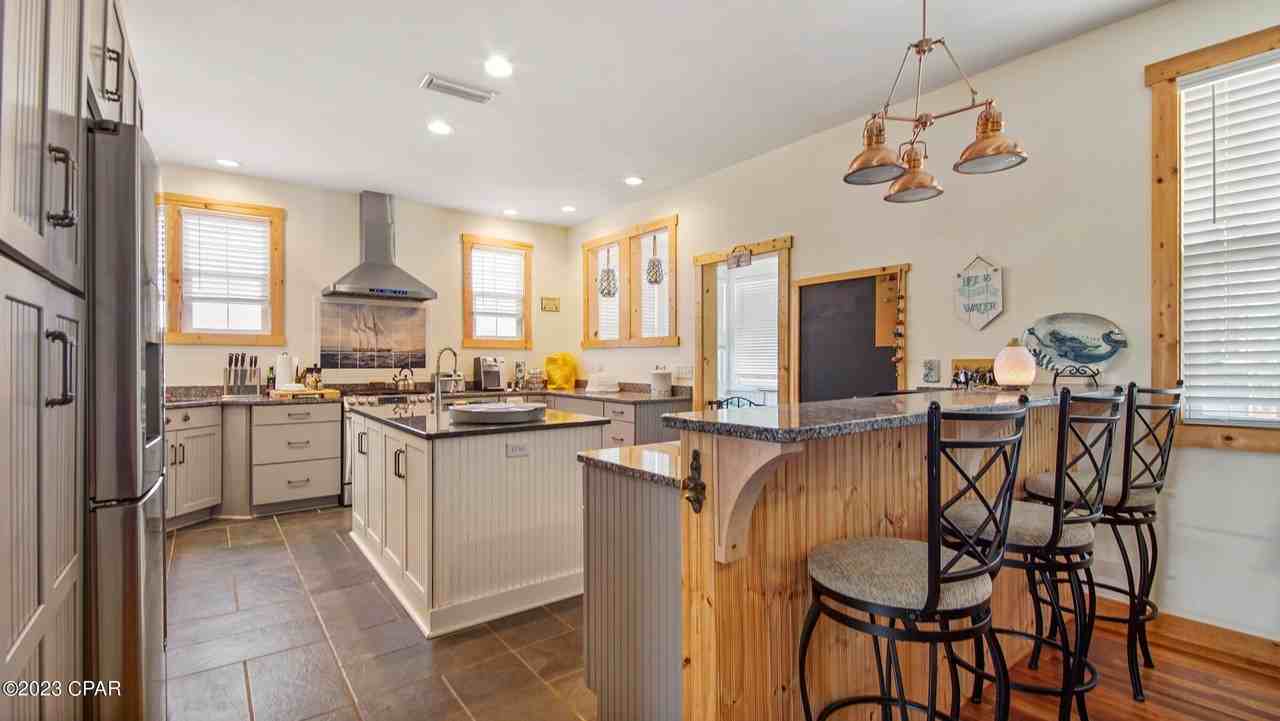 930 Grace Ave - Photo 4 of 22