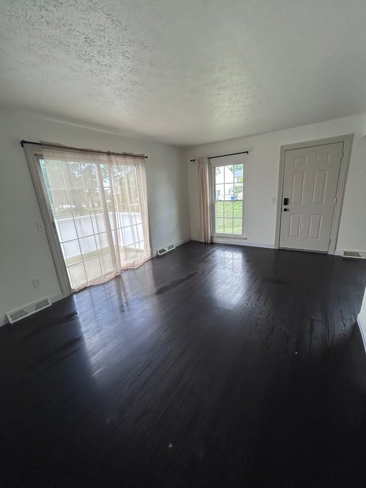6553 Engle Rd - Photo 4 of 20