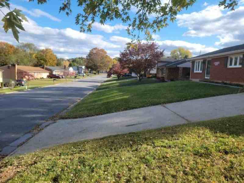 3049 Parham Dr - Photo 3 of 15
