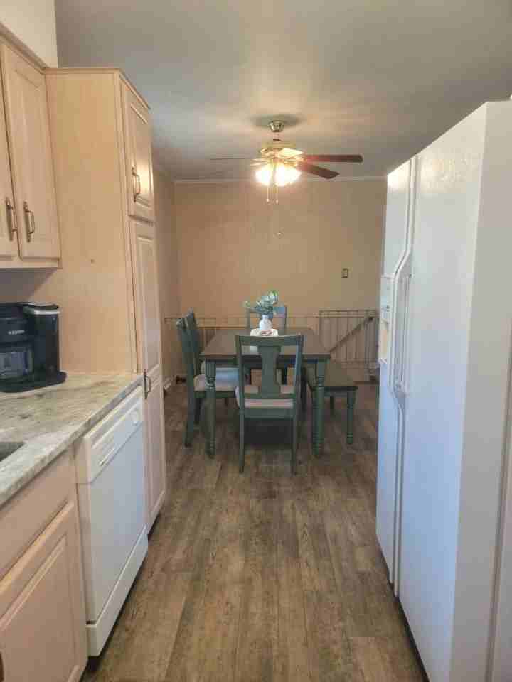 3049 Parham Dr - Photo 4 of 15