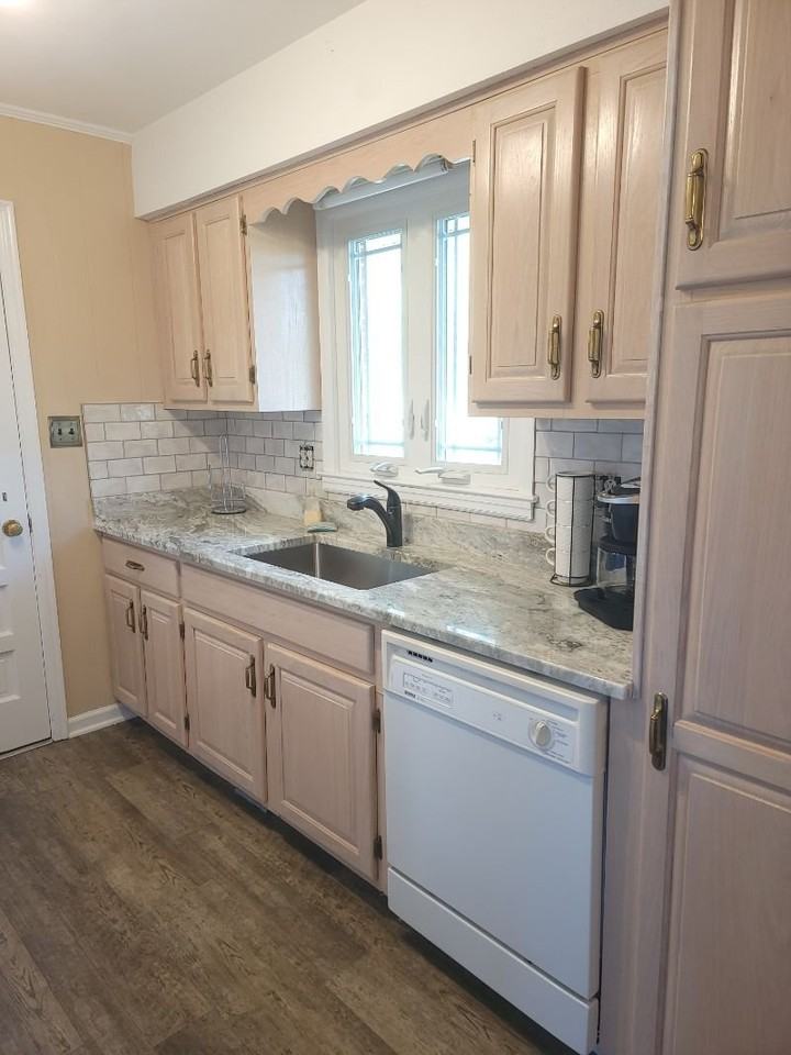 3049 Parham Dr - Photo 7 of 15
