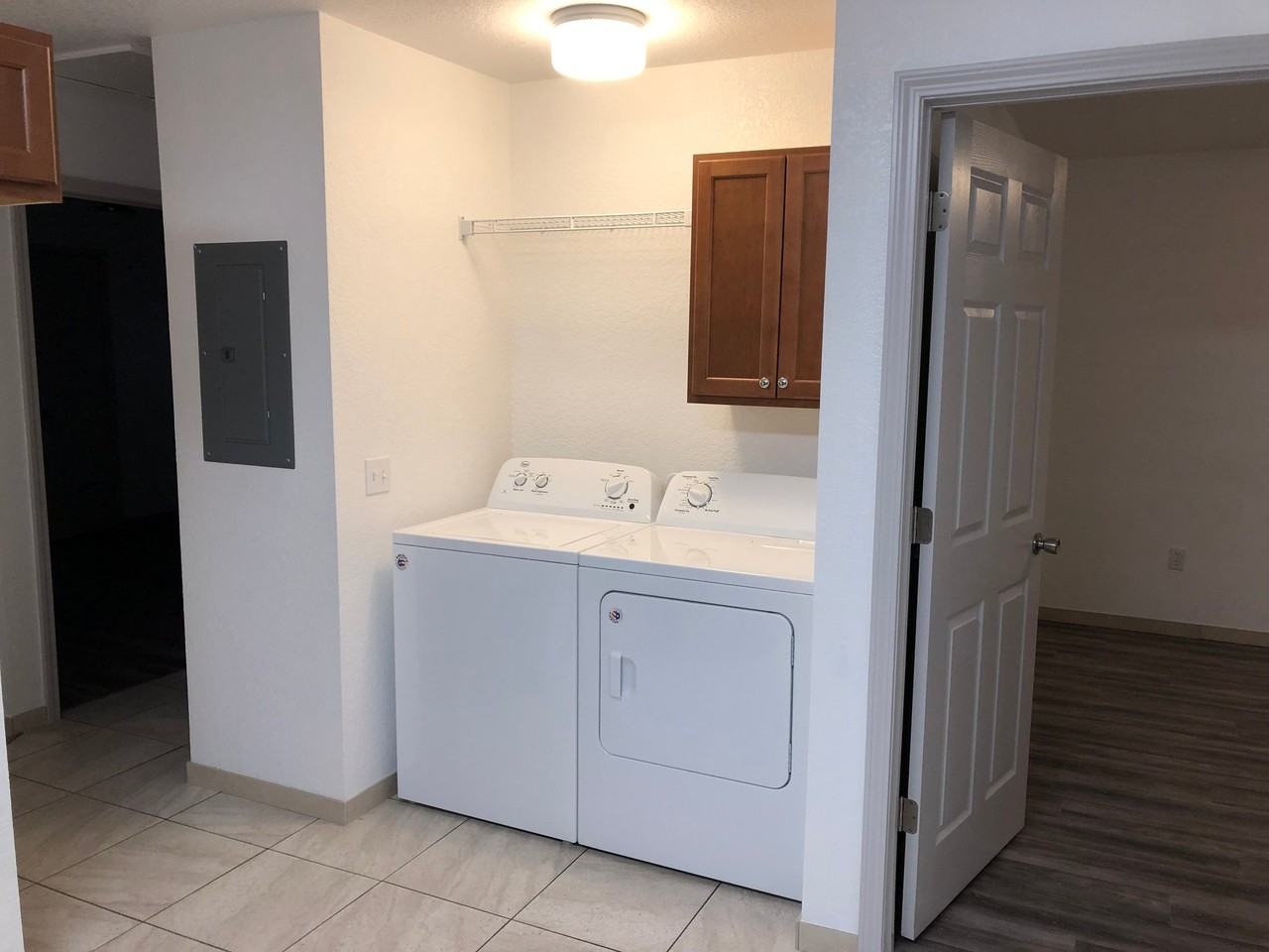 3393 Green Briar Cir Apt B #B - Photo 4 of 12