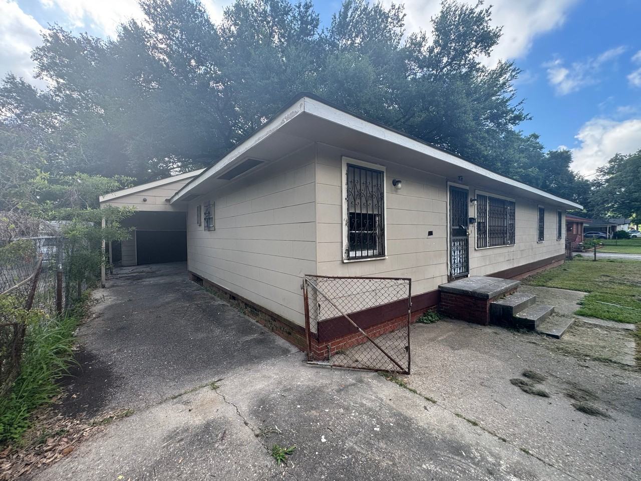 2942 Eaton St - Photo 2 of 13