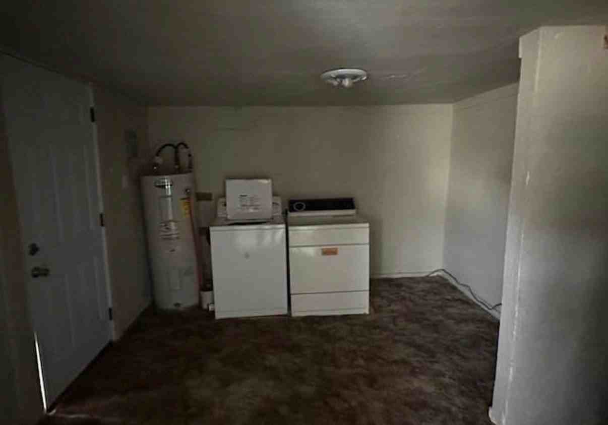 520 N Illinois St - Photo 4 of 6
