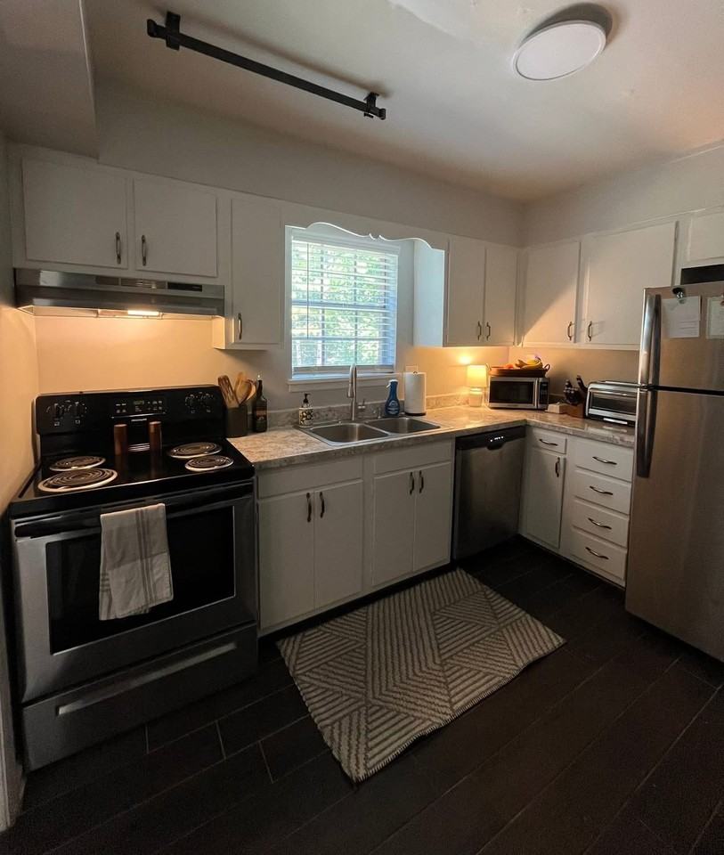 2201 Montreat Cir #D - Photo 5 of 18