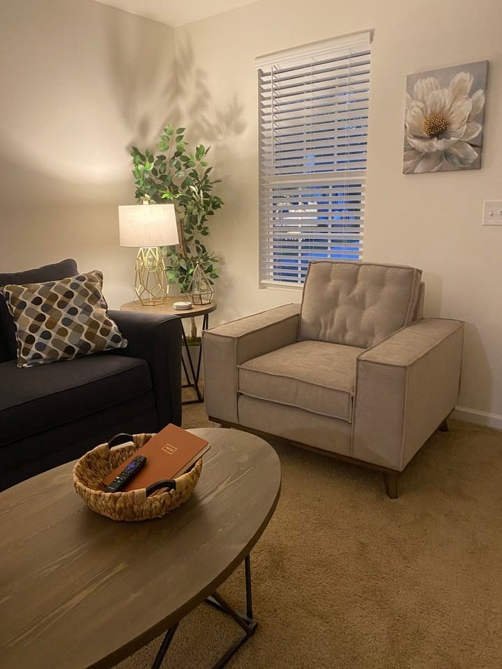 1813 Alyssum Pl - Photo 4 of 12