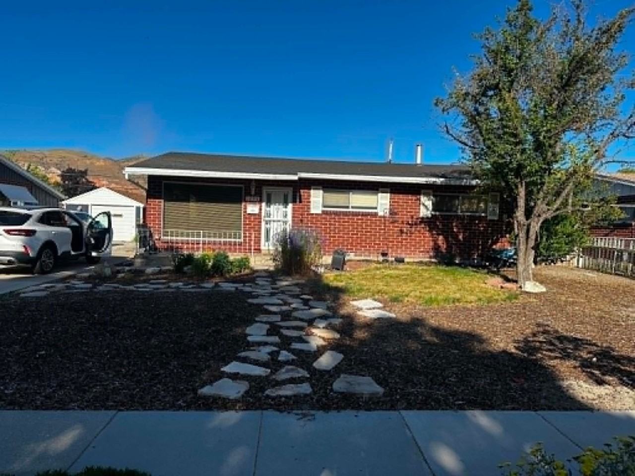 1298 N Garnette St - Photo 3 of 9