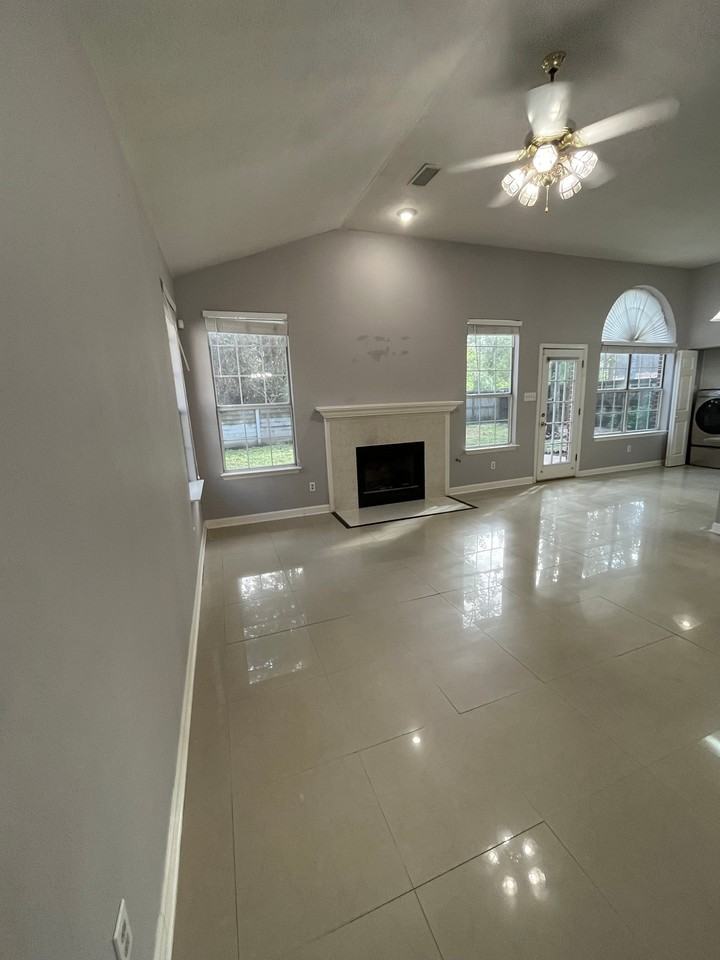 3523 Kings Mountain Dr - Photo 2 of 3