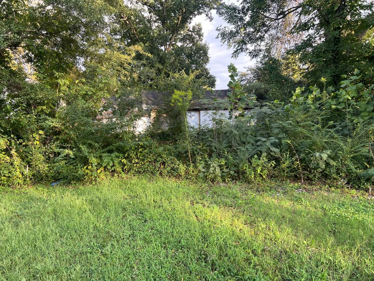 606 Gardenia Ave - Photo 3 of 15