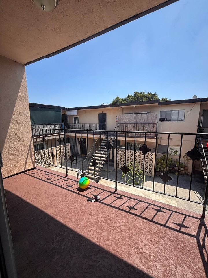 11023 California Ave #K - Photo 4 of 13