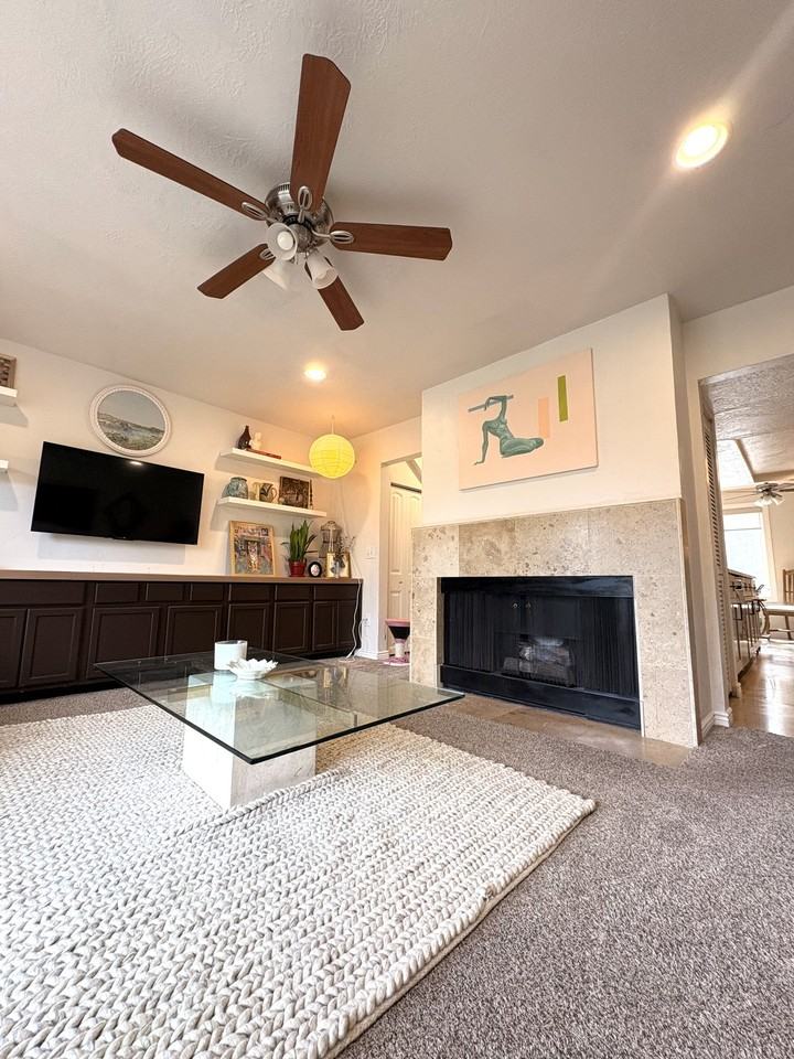 4706 S Woodduck Ln - Photo 2 of 16