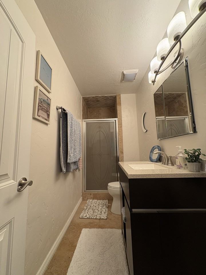 4706 S Woodduck Ln - Photo 5 of 16